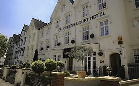 Queens Court Hotel